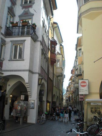 Via dei Portici
